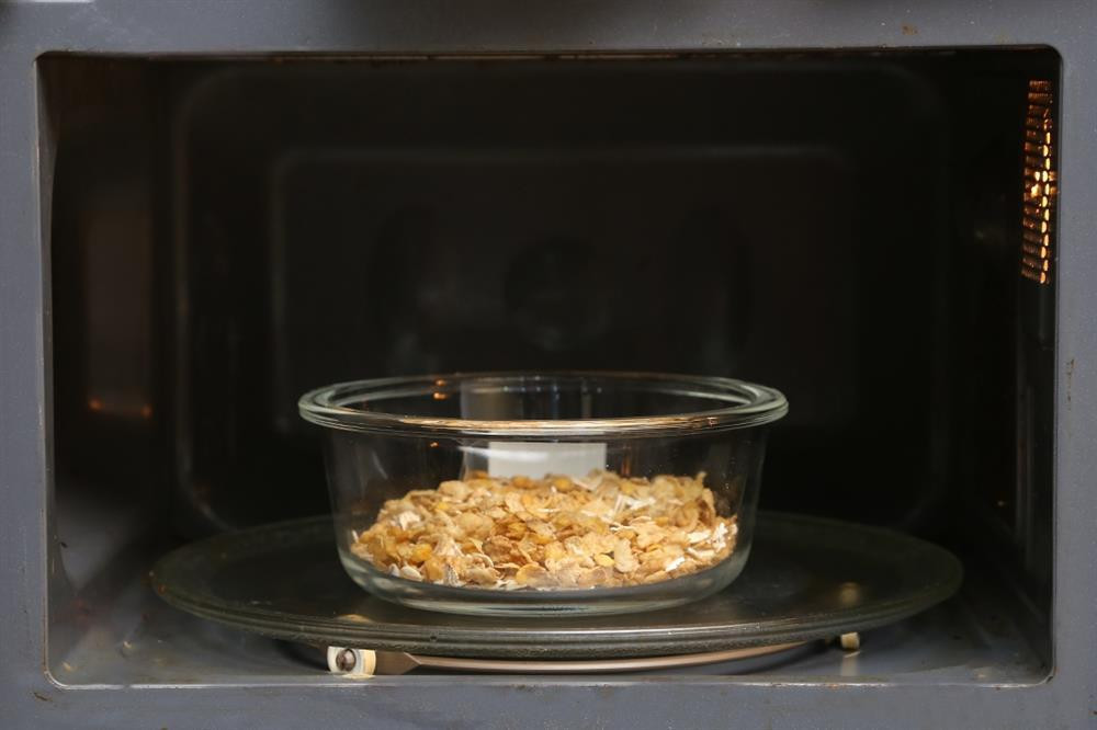 5 loai vat dung an toan co the quay trong lo vi song