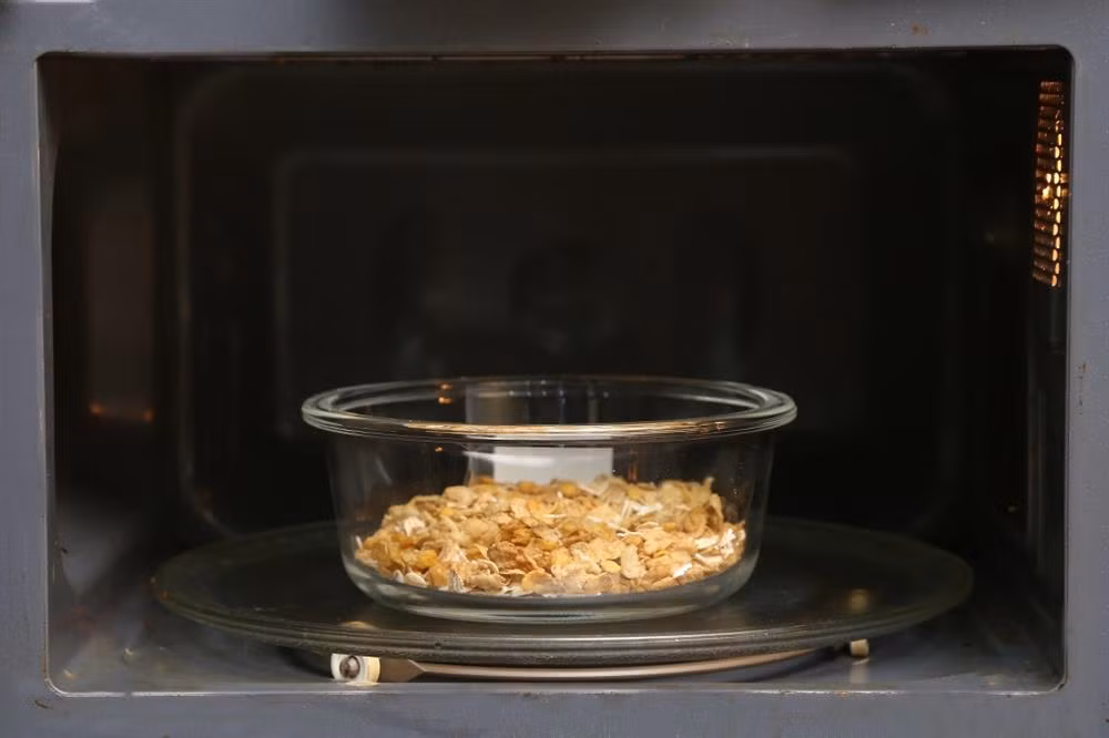 5 loai vat dung an toan co the quay trong lo vi song