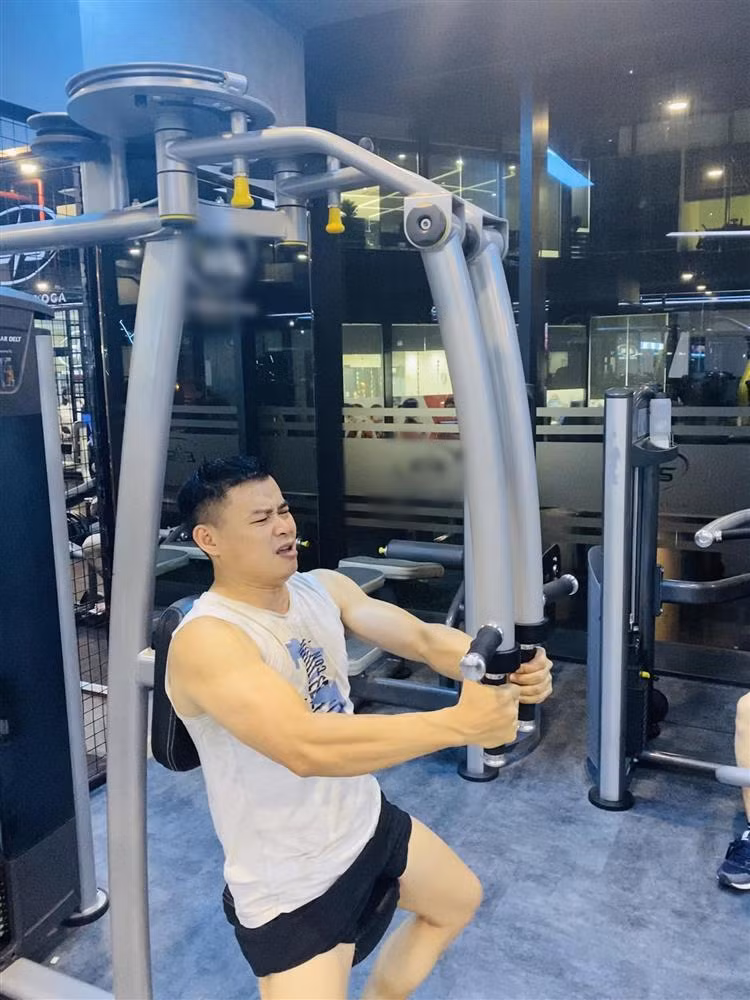 Lay vo kem 16 tuoi, trieu phu cong nghe 'sap mat' giam can-Hinh-3