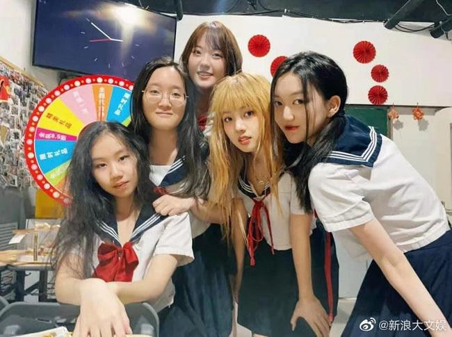 Con gai Vuong Phi tieu xai hoang phi, hoc tap cuc kem-Hinh-4