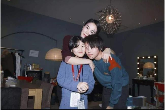 Con gai Vuong Phi tieu xai hoang phi, hoc tap cuc kem-Hinh-5