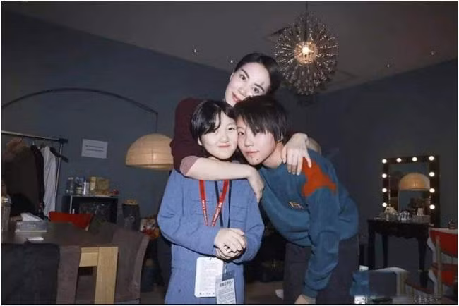 Con gai Vuong Phi tieu xai hoang phi, hoc tap cuc kem-Hinh-5