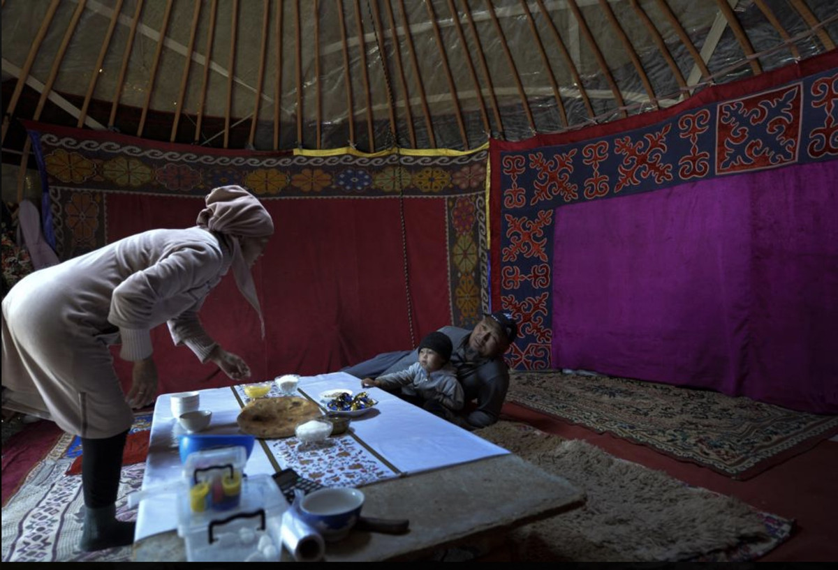 Kyrgyzstan trong mùa lên men sữa ngựa - Hình 10 Kyrgyzstan trong mua len men sua ngua-Hinh-10