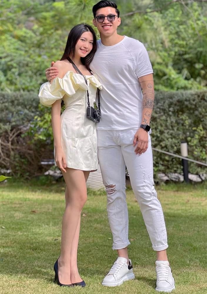 Loạt ảnh cứ xuất hiện là "dính như sam" của Văn Hậu - Hải My - Hình 6 Loat anh cu xuat hien la