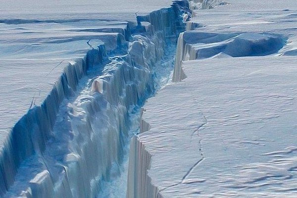 Video sông băng trên đỉnh núi cao bất ngờ đổ sập ảnh 2