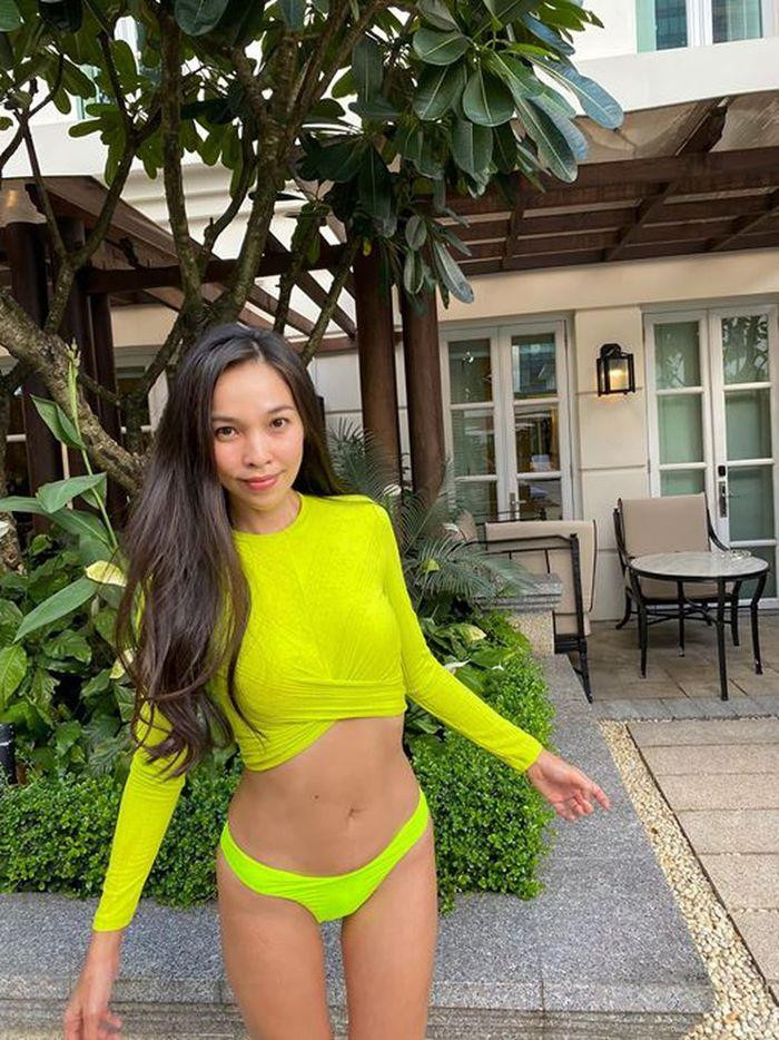 ũng như Lệ Quyên, Hiền Thục U40 lại trải qua 1 lần mang nặng đẻ đau vẫn gây trầm trồ khi giữ được vẻ ngoài tươi trẻ, vóc dáng chuẩn mẫu.