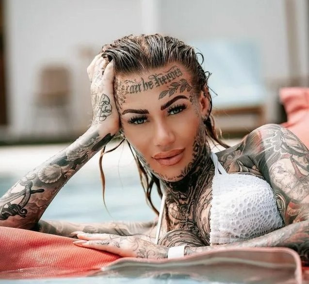 Ve dep cua nguoi phu nu co nhieu hinh xam nhat nuoc Anh-Hinh-3