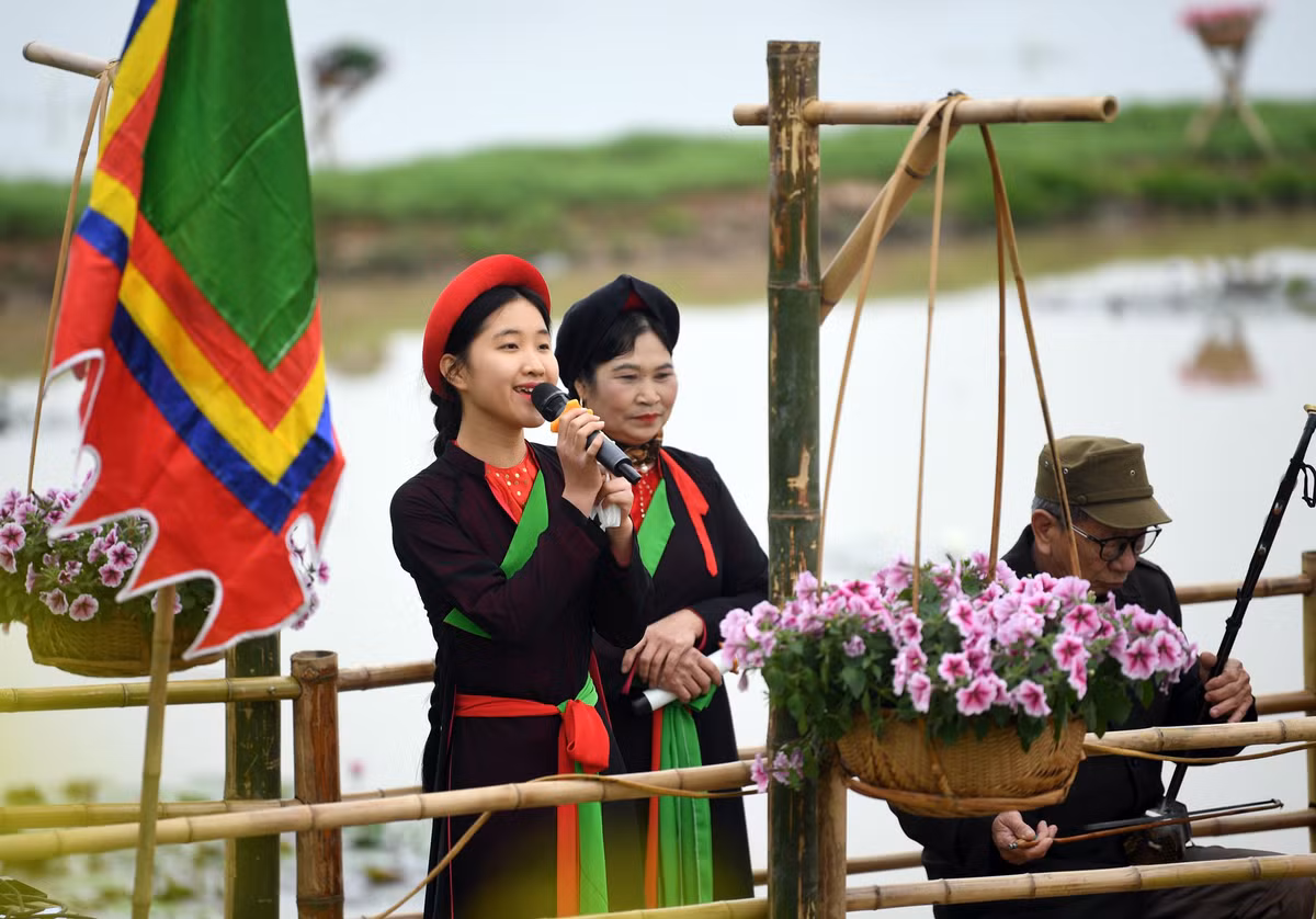 Khong khi cho Tet xua - nay tai pho di bo Ha Noi-Hinh-19