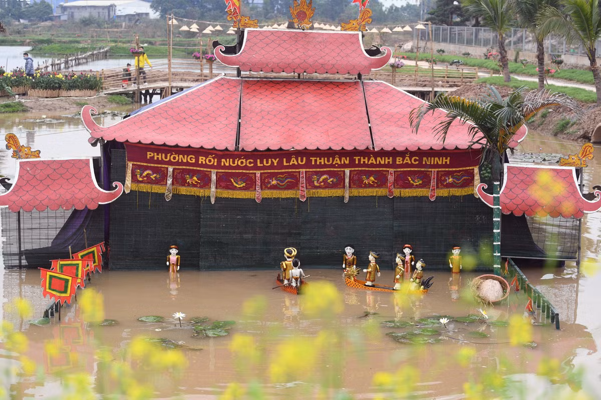 Khong khi cho Tet xua - nay tai pho di bo Ha Noi-Hinh-20