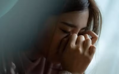 Den nha ban trai, thay nguoi con gai ma toi dau long