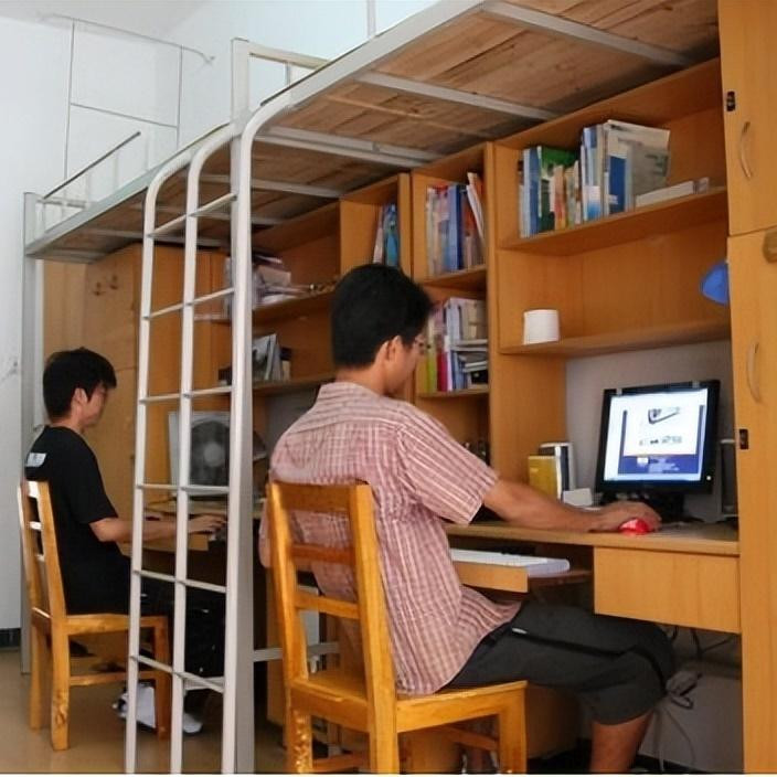 Ế quá lâu, cô gái giả trai lẻn vào sống ở ký túc nam - Hình 7 E qua lau, co gai gia trai len vao song o ky tuc nam-Hinh-7