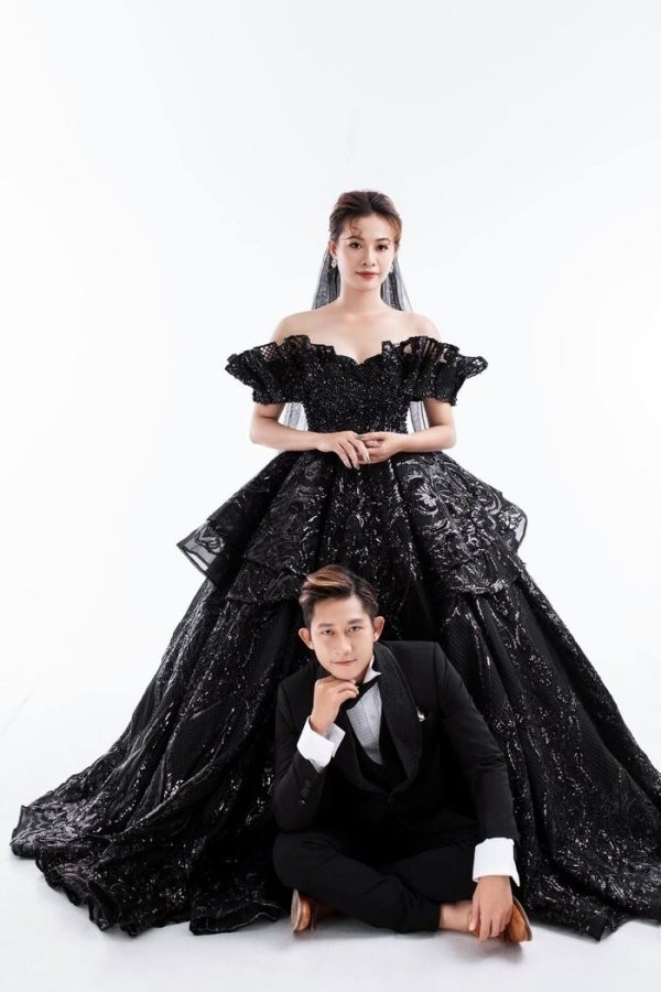 Sao Viet choi lon chon mau vay cuoi mau noi cho ngay trong dai-Hinh-2