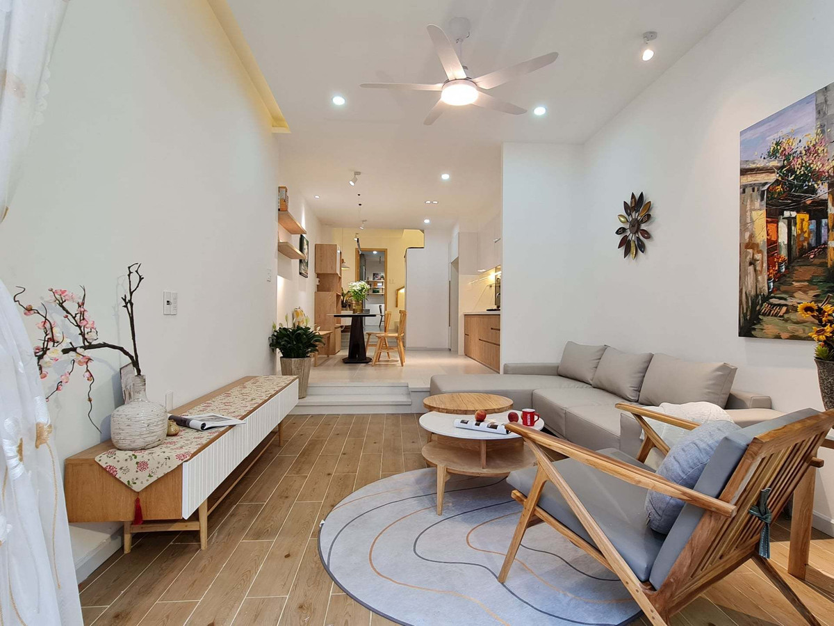 'Ao' nuoi ca, trong hoa sung tren san thuong ngoi nha pho-Hinh-9