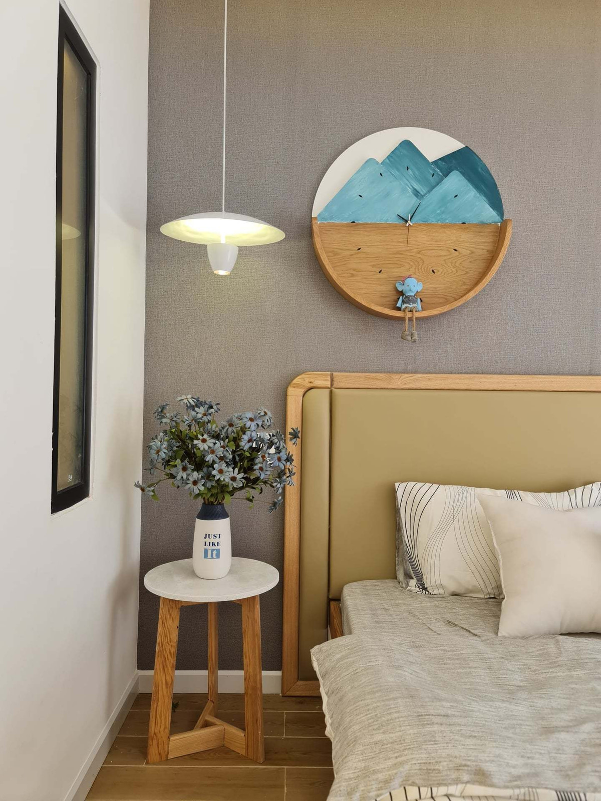 'Ao' nuoi ca, trong hoa sung tren san thuong ngoi nha pho-Hinh-38