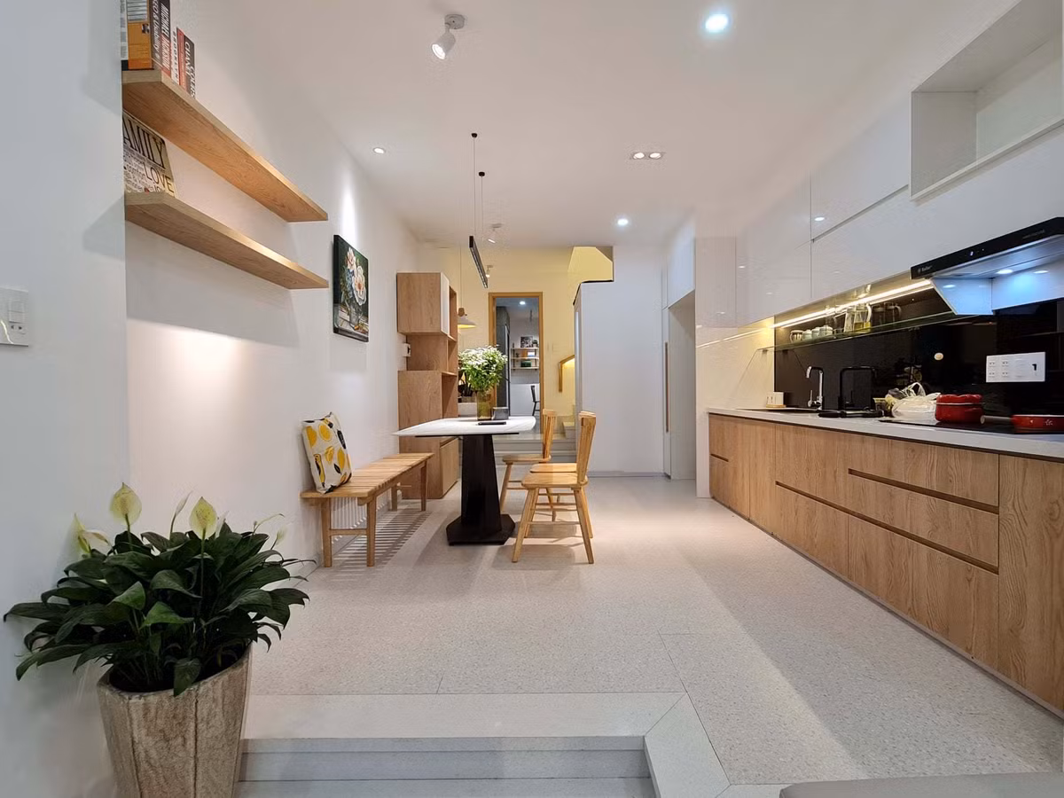 'Ao' nuoi ca, trong hoa sung tren san thuong ngoi nha pho-Hinh-11