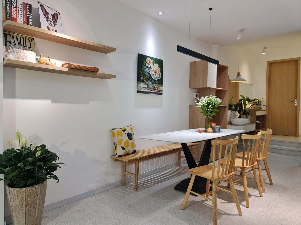 'Ao' nuoi ca, trong hoa sung tren san thuong ngoi nha pho-Hinh-14