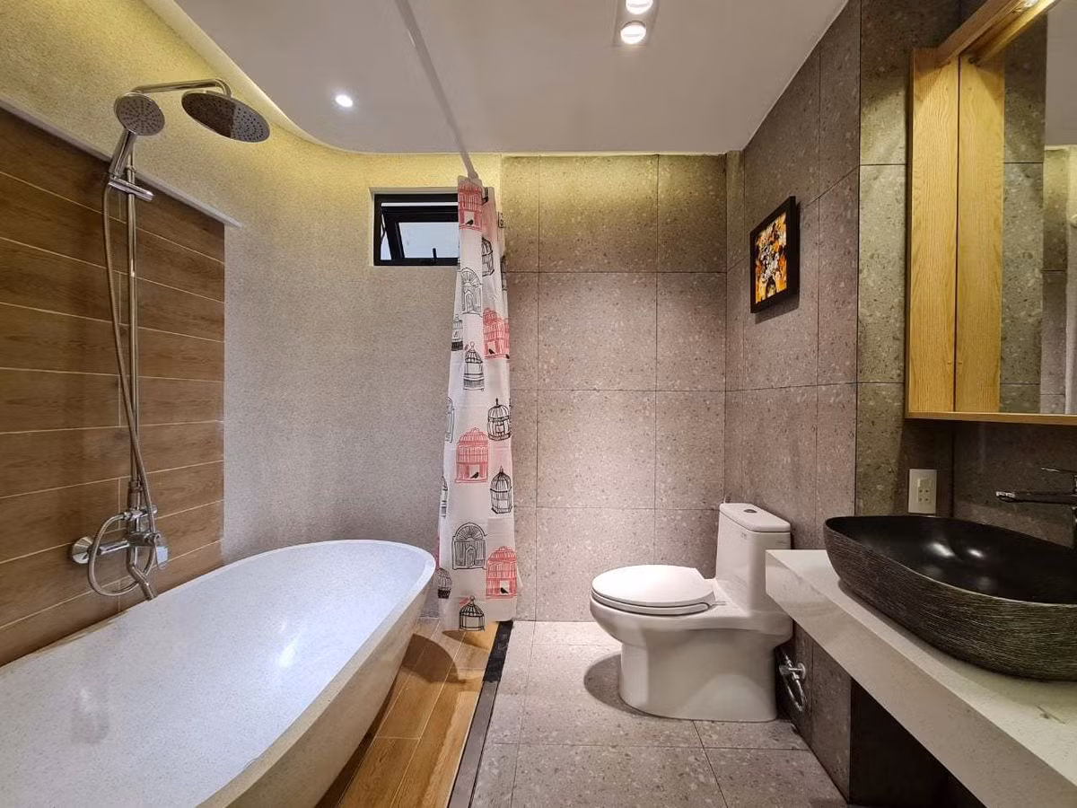 'Ao' nuoi ca, trong hoa sung tren san thuong ngoi nha pho-Hinh-29