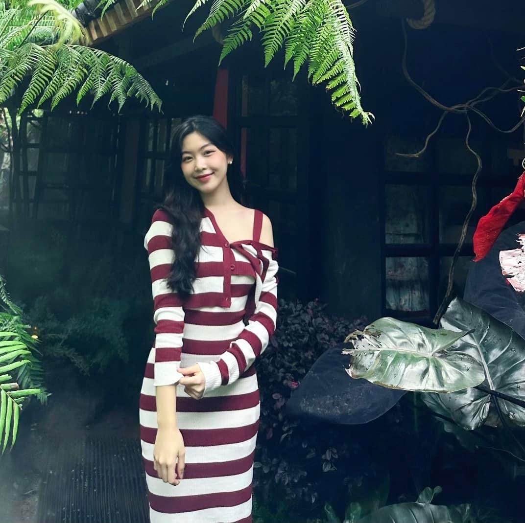 Ái nữ nhà Quyền Linh không trang điểm cầu kỳ mà thường để mặt mộc, xinh đẹp, nhẹ nhàng.