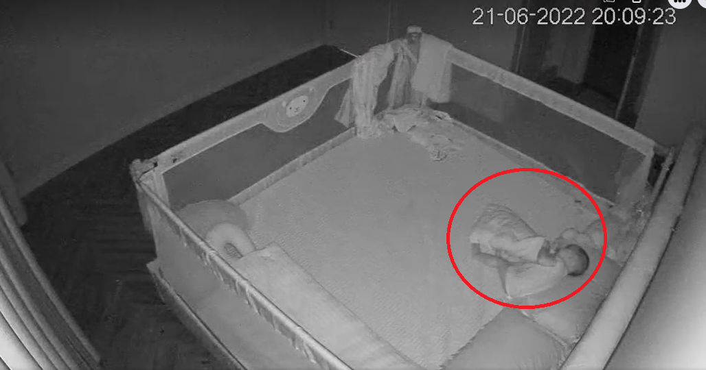 Em be duoc ren tu ngu trong 2 phut, cac ba me tranh luan-Hinh-3