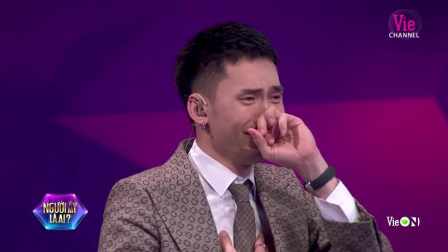 Cap doi LGBT nu - nu cong khai cau hon gay xuc dong-Hinh-4