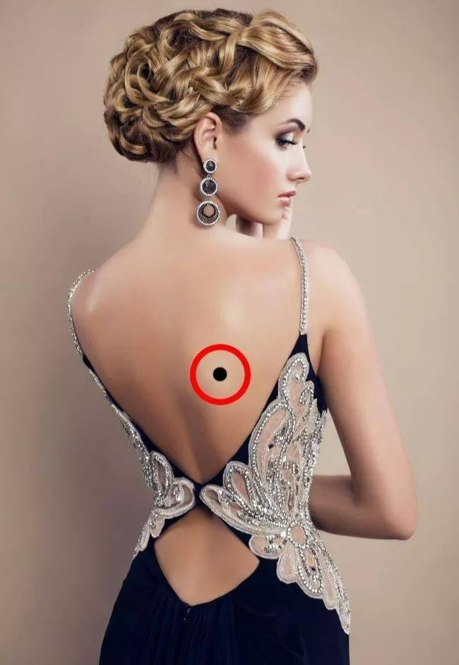 Nguoi so huu not ruoi vi tri nay tren lung co so phu quy-Hinh-2