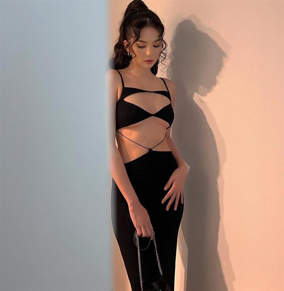 Ngoc Trinh chup hinh, dan mang soi 