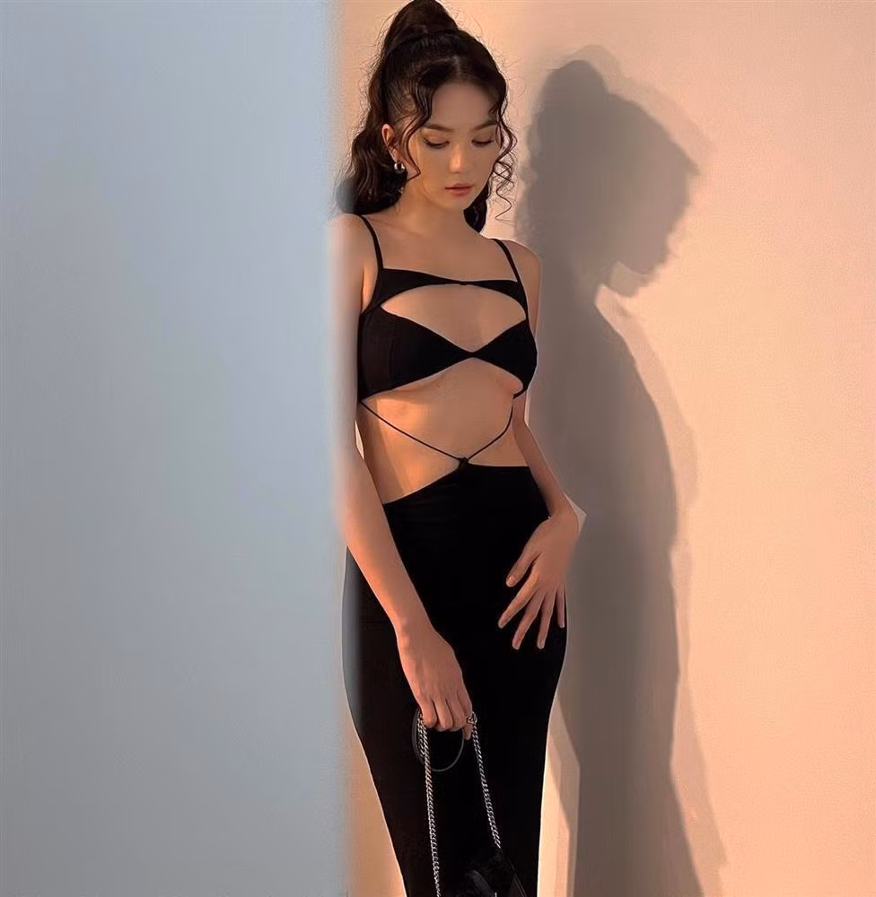 Ngoc Trinh chup hinh, dan mang soi 