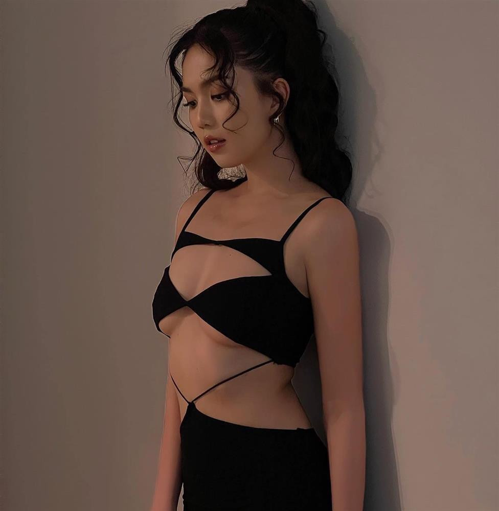 Ngoc Trinh chup hinh, dan mang soi 