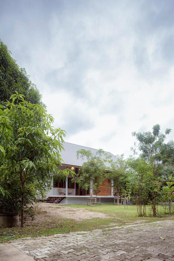 Một ngôi nhà không hề có cổng dành cho người muốn trốn phố về quê.