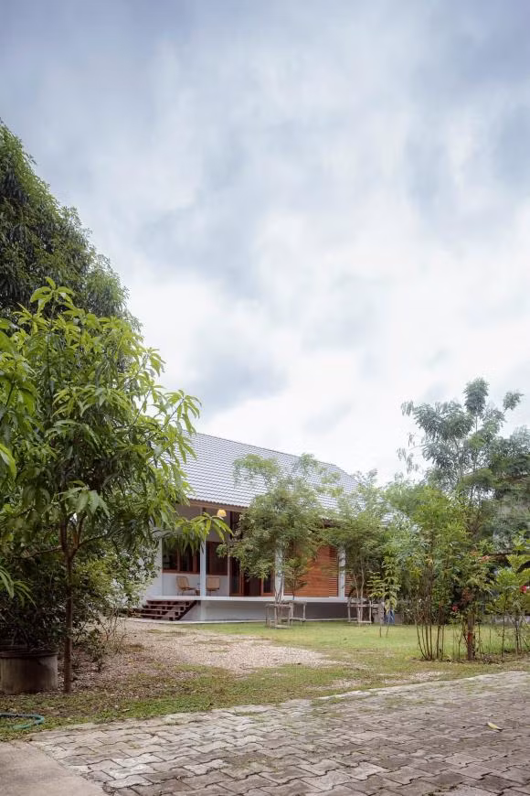 Một ngôi nhà không hề có cổng dành cho người muốn trốn phố về quê.