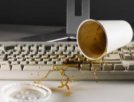 Ban phim may tinh chang may bi do nuoc vao, phai lam sao?-Hinh-2