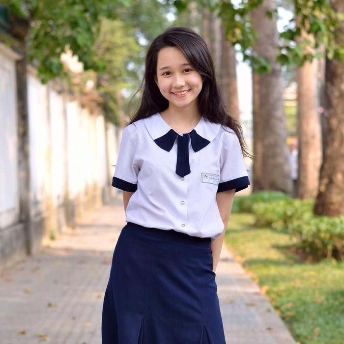  Ngay sau khi những hình ảnh mới nhất của Trúc Anh xuất hiện trên mạng xã hội lập tức nhận được nhiều sự quan tâm của cộng đồng mạng. Bên cạnh những ý kiến bênh vực Trúc Anh, cho rằng cô vẫn giữ được nét dễ thương, xinh đẹp dù tăng 8kg; thì cũng có không ít ý kiến bày tỏ sự tiếc nuối trước nhan sắc một thời của "nàng thơ Mắt Biếc".