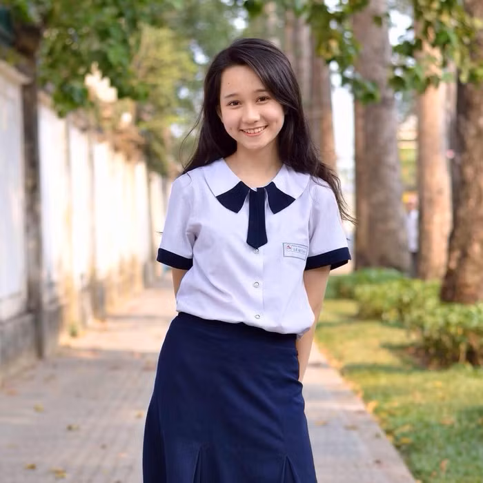  Ngay sau khi những hình ảnh mới nhất của Trúc Anh xuất hiện trên mạng xã hội lập tức nhận được nhiều sự quan tâm của cộng đồng mạng. Bên cạnh những ý kiến bênh vực Trúc Anh, cho rằng cô vẫn giữ được nét dễ thương, xinh đẹp dù tăng 8kg; thì cũng có không ít ý kiến bày tỏ sự tiếc nuối trước nhan sắc một thời của "nàng thơ Mắt Biếc".