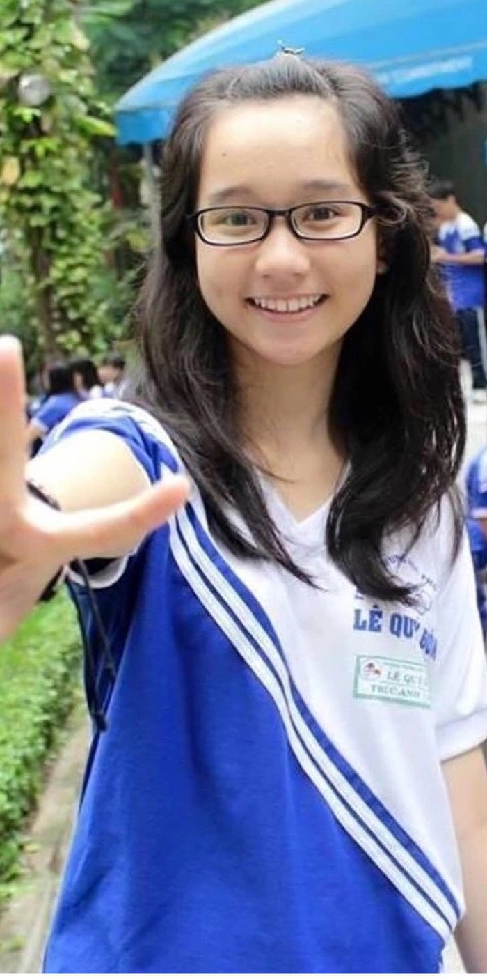 Trúc Anh sinh năm 1998, trước đó, cô là sinh viên của trường ĐH Greenwich tại Việt Nam.