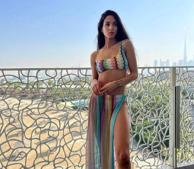 Marrion – vợ Alphonse Areola – ĐT Pháp. Không chỉ có khuôn mặt ưa nhìn, Marrion còn là chuyên gia chăm sóc sức khỏe theo phong cách Goop.