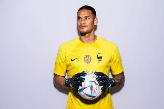 Cô kết hôn với Alphonse vào năm 2014 và họ có với nhau ba cô con gái nhỏ gồm Ayva-May, Ayleen-Grace và Aymma-Lyse.