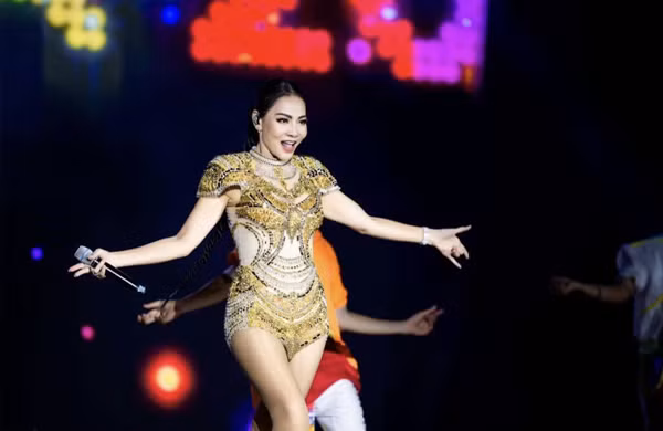 Thu Minh - người từng đứng sau thành công của Hương Tràm giờ ra sao? Thu Minh - nguoi tung dung sau thanh cong cua Huong Tram gio ra sao?