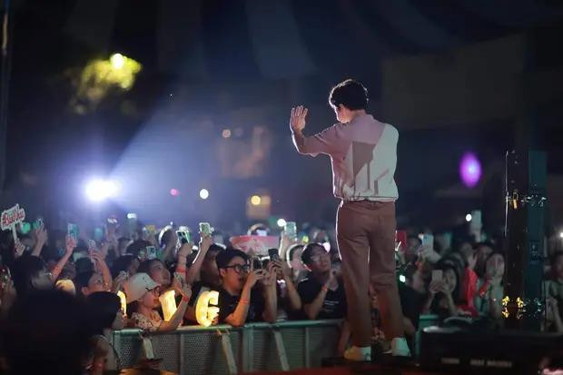 Hoang Dung be show, ban to chuc bi phot 'ac mong, non tay'-Hinh-4