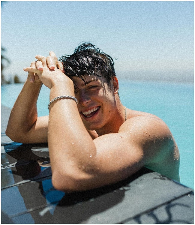 Dan trai dep tiktok nong nhat hanh tinh, kiem hang chuc ty/nam-Hinh-15