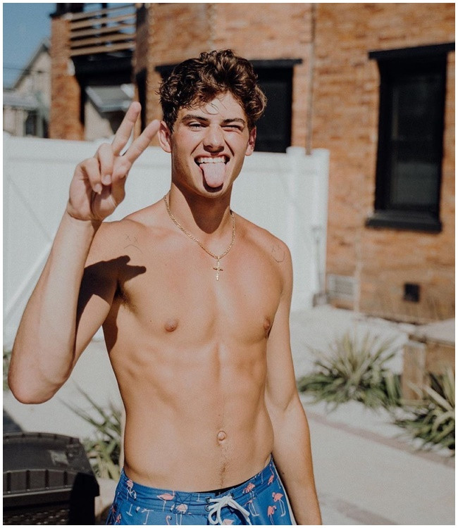 Dan trai dep tiktok nong nhat hanh tinh, kiem hang chuc ty/nam-Hinh-17