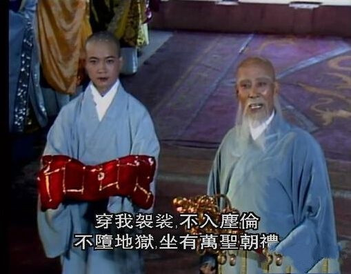 Hanh ly Sa Tang ganh tren vai gom nhung 