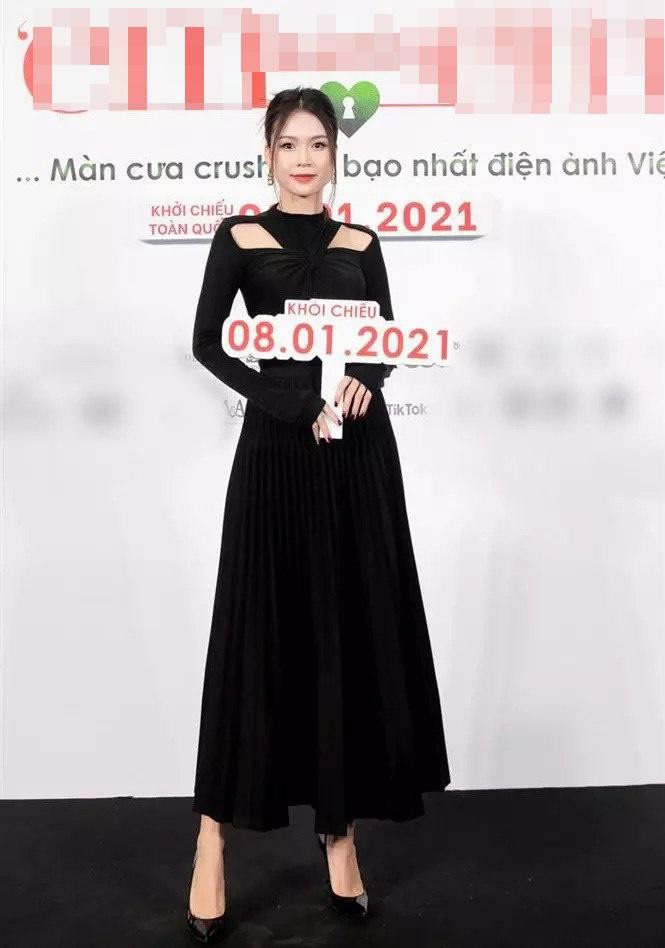 Sam giàu sụ vẫn mặc mãi chiếc áo "đụng hàng" Hải Tú, Hiền Hồ - Hình 3 Sam giau su van mac mai chiec ao