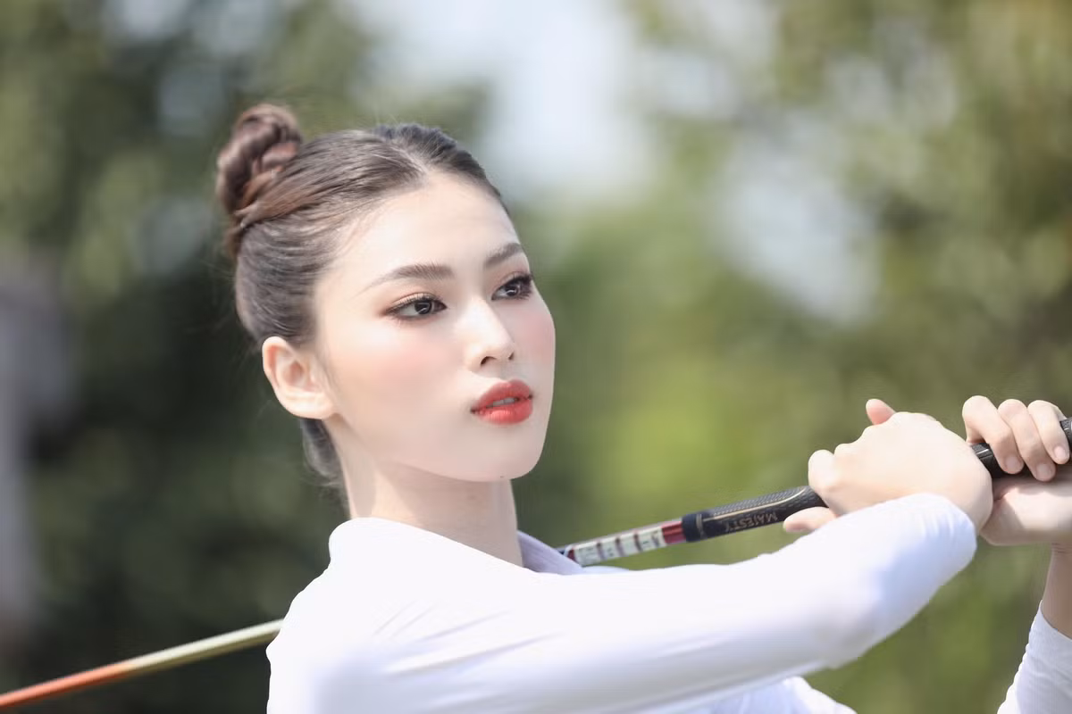 "Tiền Phong Golf Championship vừa là giải đấu thể thao, vừa là sự kiện góp phần tạo nguồn lực cho các hoạt động của Quỹ Hỗ trợ Tài năng trẻ Việt Nam. Tôi vinh dự khi được tham gia sự kiện lần này", Ngọc Thảo nói.
