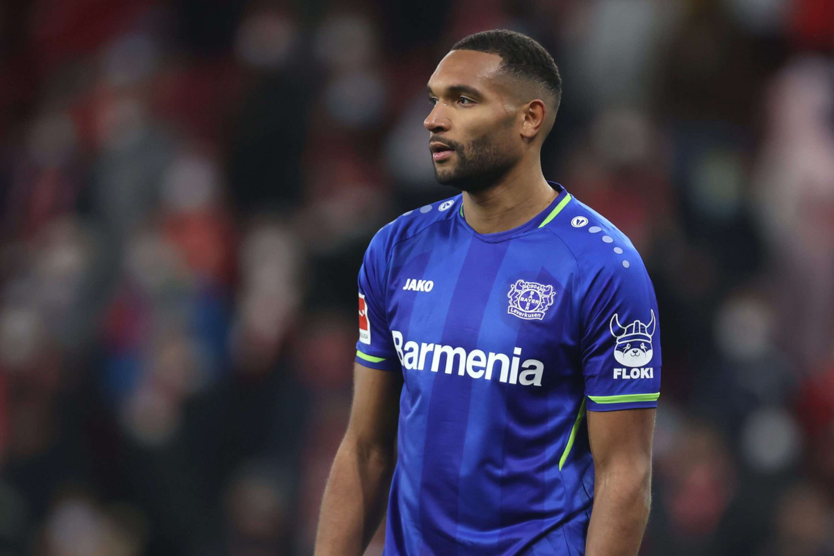 Jonathan Tah đóng vai trò trụ cột tại Bayer Leverkusen với 33 lần ra sân trong 34 trận mùa giải vừa rồi tại Bundesliga. Hậu vệ sinh năm 1996 có thể chơi ở cả hai sơ đồ: hai trung vệ trong màu áo CLB cũng như 3 trung vệ tại ĐTQG Đức. Tah nổi bật với khả năng triển khai bóng từ tuyến dưới, giống với mẫu cầu thủ mà HLV Thomas Tuchel hướng tới khi đặt mục tiêu chiêu mộ Jules Kounde.