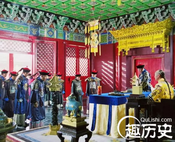 Một ngày của Hoàng đế triều Thanh trôi qua như thế nào? - Hình 9 Mot ngay cua Hoang de trieu Thanh troi qua nhu the nao?-Hinh-9