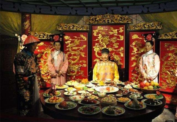 Một ngày của Hoàng đế triều Thanh trôi qua như thế nào? - Hình 10 Mot ngay cua Hoang de trieu Thanh troi qua nhu the nao?-Hinh-10