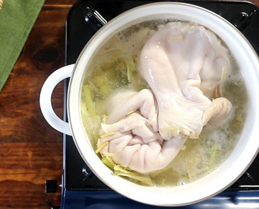 Luộc dạ dày heo kiểu này đảm bảo trắng giòn sần sật, không hôi - Hình 2 Luoc da day heo kieu nay dam bao trang gion san sat, khong hoi-Hinh-2