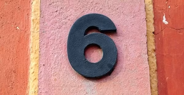 Với tâm tính thiện lương, biết quan tâm đến người khác nên họ được trời ban nhiều phước lành, làm việc gì cũng gặp được nhiều may mắn, suôn sẻ. Tất nhiên trong cuộc sống khó tránh được khó khăn trắc trở nhưng sau cùng họ đều vượt qua. Cuộc đời họ thường không phải lo nghĩ đến chuyện tiền bạc, chỉ việc hưởng phúc đến già. Càng lớn tuổi thì cuộc sống lại càng viên mãn.