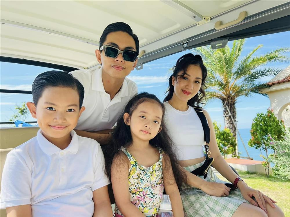 ia đình hạnh phúc của cặp kiện tướng dancesport.