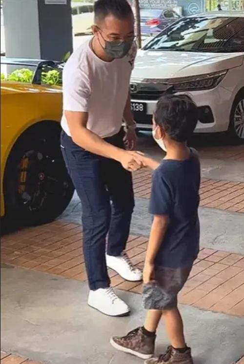 Phan ung chu sieu xe khi thay cau be dung chup anh-Hinh-2